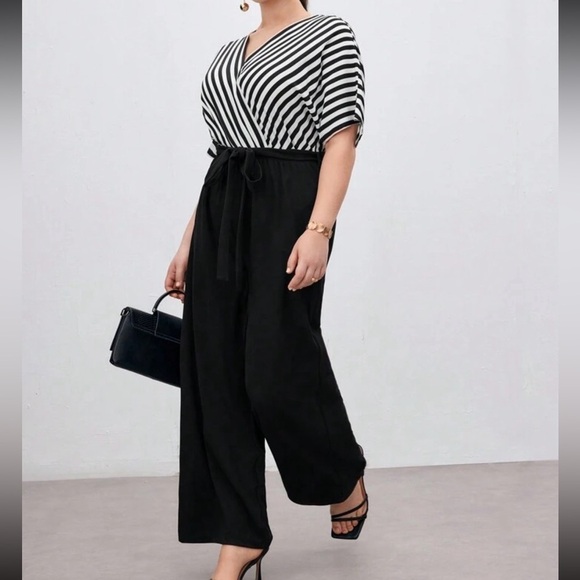 BloomChic Plus Size 4XL Black and White Striped Jumpsuit us26 - Picture 7 of 8